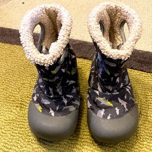 Bogs Rebound Fleece-Lined Short Shark Print Boots size 12